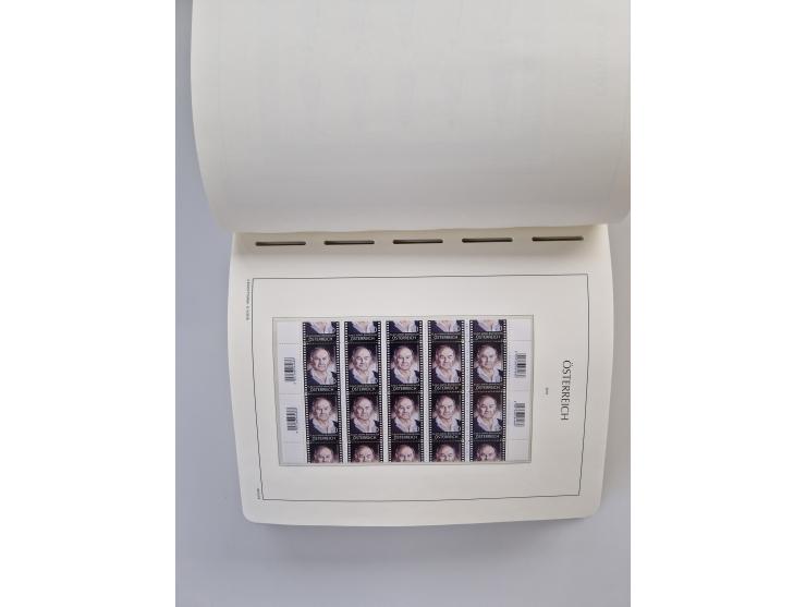 1899/2023, überkomplette postfrische und zusätzlich etwas gestempelte Sammlung in 12 Vordruckalben und losen Blättern, ab 194