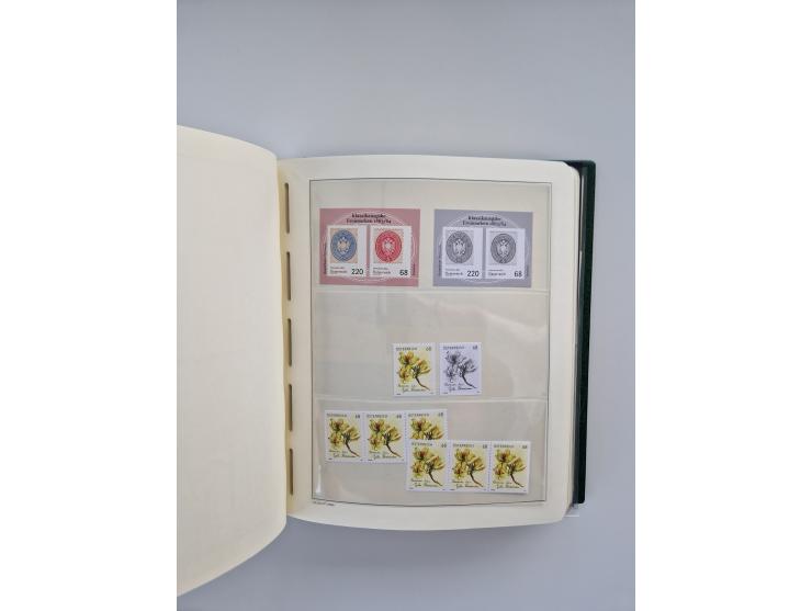 1899/2023, überkomplette postfrische und zusätzlich etwas gestempelte Sammlung in 12 Vordruckalben und losen Blättern, ab 194
