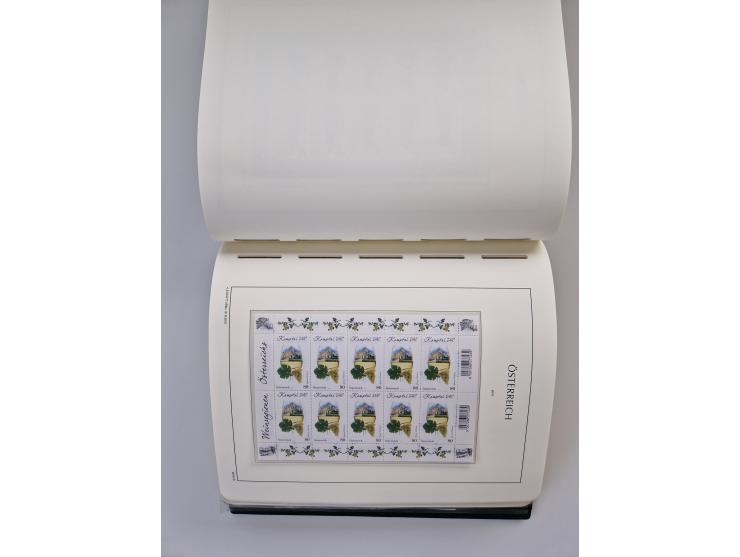 1899/2023, überkomplette postfrische und zusätzlich etwas gestempelte Sammlung in 12 Vordruckalben und losen Blättern, ab 194