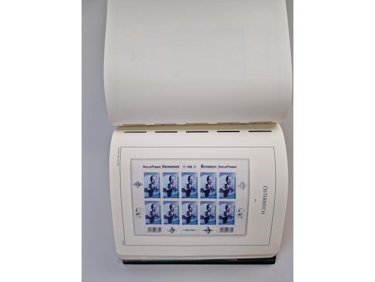 1899/2023, überkomplette postfrische und zusätzlich etwas gestempelte Sammlung in 12 Vordruckalben und losen Blättern, ab 194