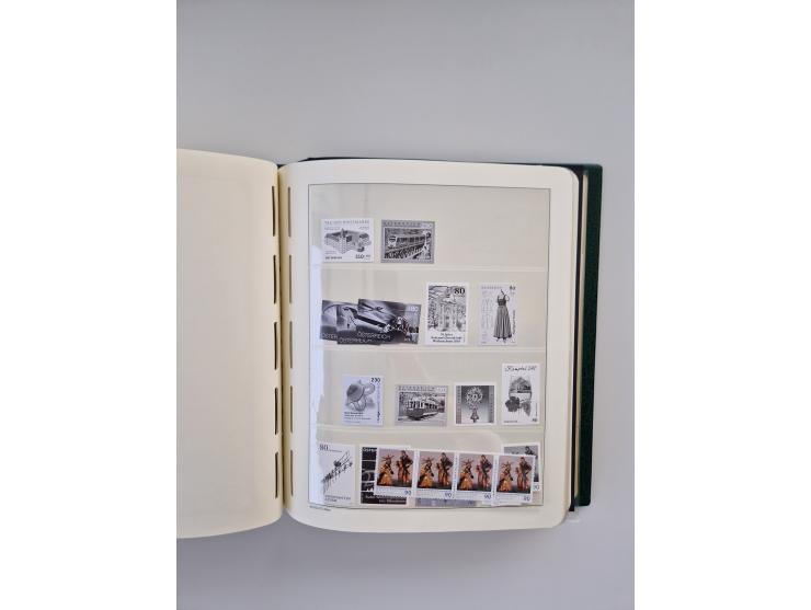 1899/2023, überkomplette postfrische und zusätzlich etwas gestempelte Sammlung in 12 Vordruckalben und losen Blättern, ab 194