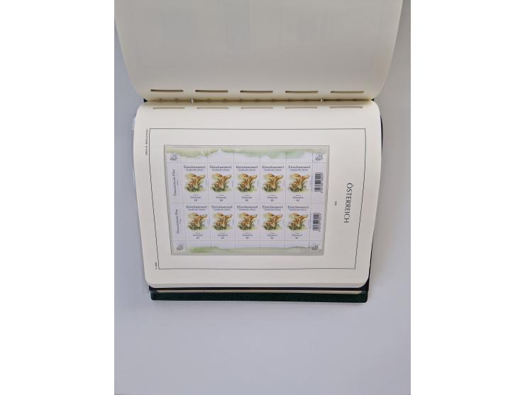 1899/2023, überkomplette postfrische und zusätzlich etwas gestempelte Sammlung in 12 Vordruckalben und losen Blättern, ab 194