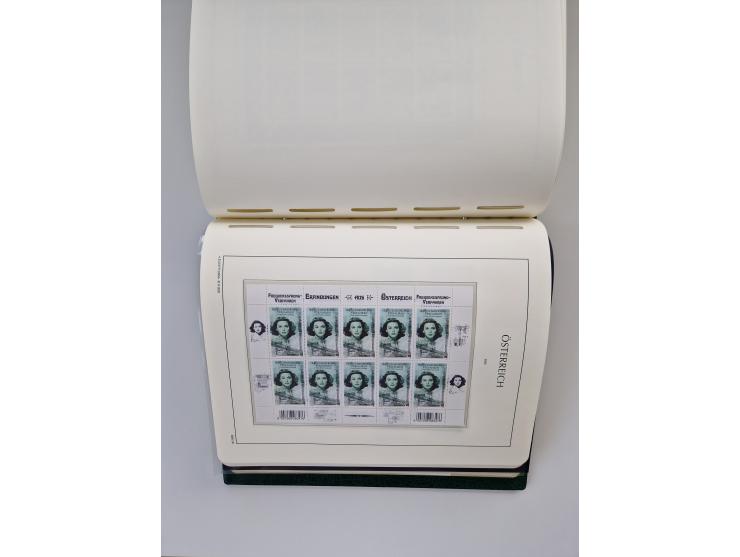 1899/2023, überkomplette postfrische und zusätzlich etwas gestempelte Sammlung in 12 Vordruckalben und losen Blättern, ab 194