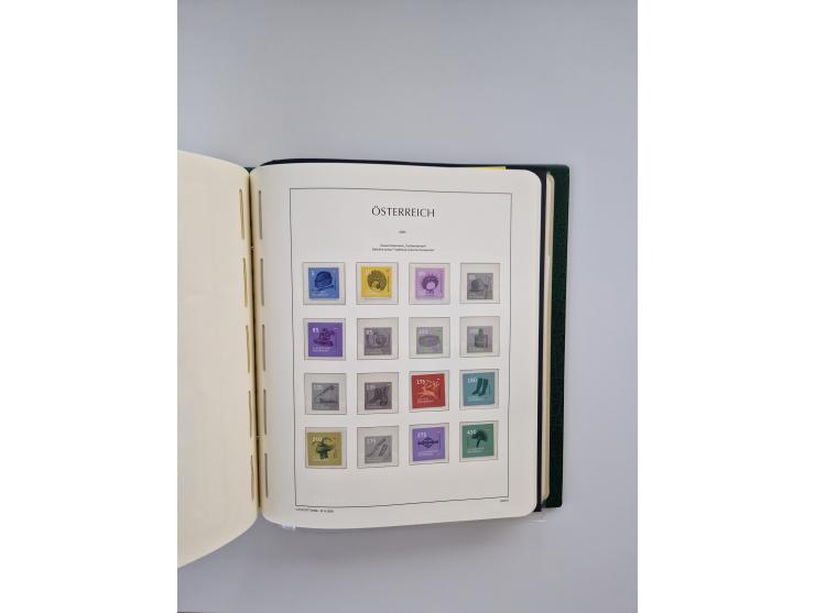 1899/2023, überkomplette postfrische und zusätzlich etwas gestempelte Sammlung in 12 Vordruckalben und losen Blättern, ab 194