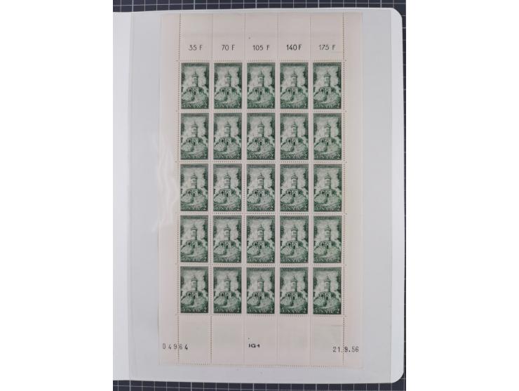 1947/59, in den Hauptnummern komplette Sammlung inkl. Dienstmarken, dabei viele Zwischenstegpaare, Hochwasserblockpaar sign. 