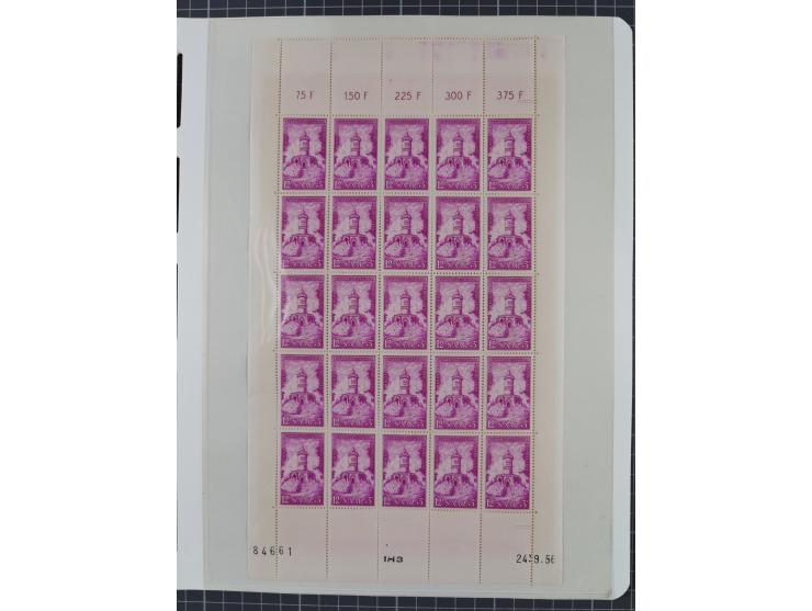 1947/59, in den Hauptnummern komplette Sammlung inkl. Dienstmarken, dabei viele Zwischenstegpaare, Hochwasserblockpaar sign. 