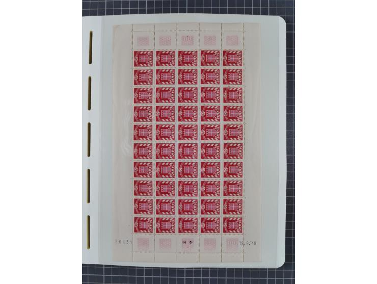 1947/59, in den Hauptnummern komplette Sammlung inkl. Dienstmarken, dabei viele Zwischenstegpaare, Hochwasserblockpaar sign. 