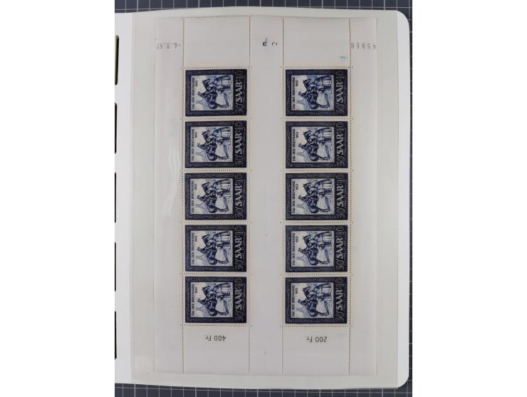 1947/59, in den Hauptnummern komplette Sammlung inkl. Dienstmarken, dabei viele Zwischenstegpaare, Hochwasserblockpaar sign. 