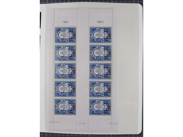 1947/59, in den Hauptnummern komplette Sammlung inkl. Dienstmarken, dabei viele Zwischenstegpaare, Hochwasserblockpaar sign. 