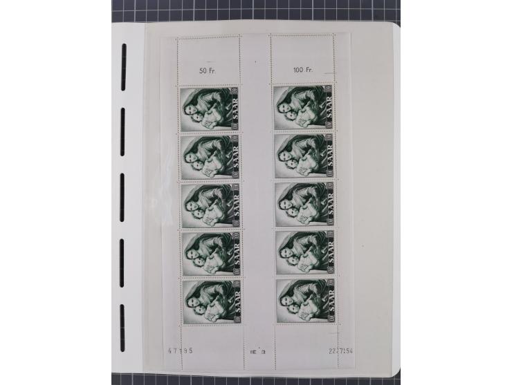 1947/59, in den Hauptnummern komplette Sammlung inkl. Dienstmarken, dabei viele Zwischenstegpaare, Hochwasserblockpaar sign. 