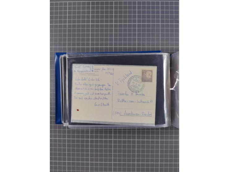 1829/1970 (ca.), interessanter Bestand mit über 100 Briefen, Karten und Ganzsachen inkl. Belege mit handschriftlichen Leitver