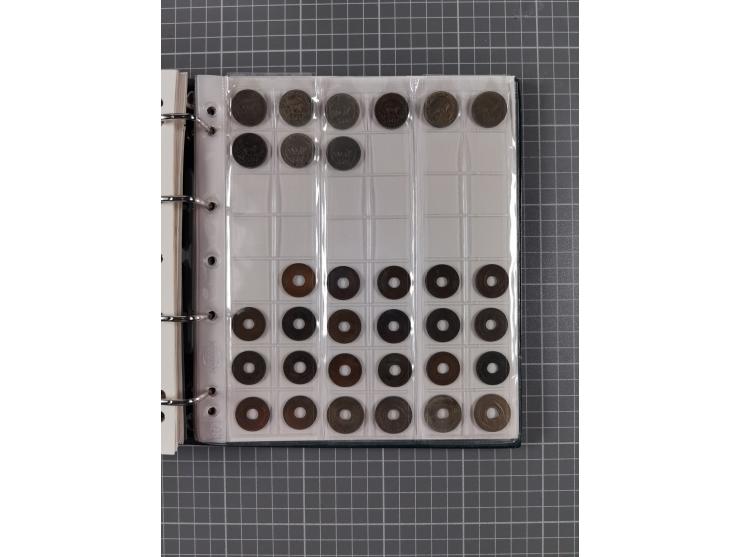 ALLE WELT: 1903/2004, Münz-Album mit u.a. 5 M. Hamburg 1903, Schwerpunkt Ostafrika mit Münzen ab 1922 bis 1956 mit Nennwerten