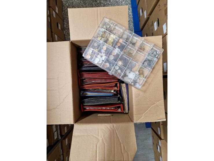 ALLE WELT: 1865/1990 ca., Umlaufmünzen aus aller Welt, meist kleine Werte, dabei unter anderem Deutsches Reich sowie Großbrit