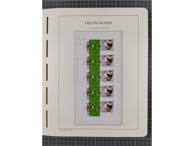 1949/2024, umfangreiche postfrische und zusätzlich teils gestempelte Sammlung in über 100 Vordruckalben und hunderten losen B