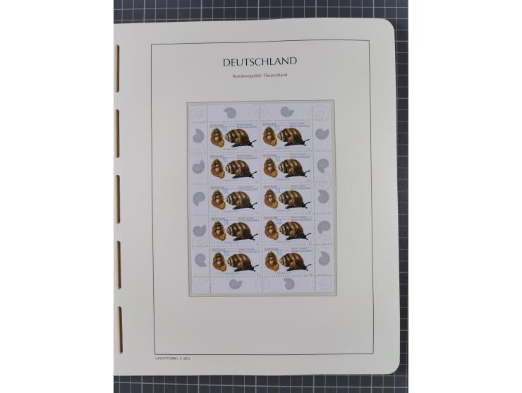 1949/2024, umfangreiche postfrische und zusätzlich teils gestempelte Sammlung in über 100 Vordruckalben und hunderten losen B