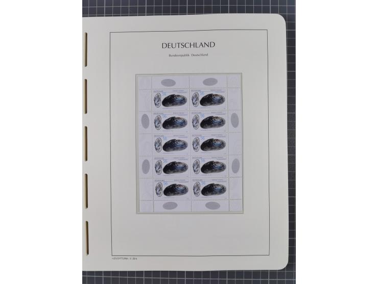 1949/2024, umfangreiche postfrische und zusätzlich teils gestempelte Sammlung in über 100 Vordruckalben und hunderten losen B