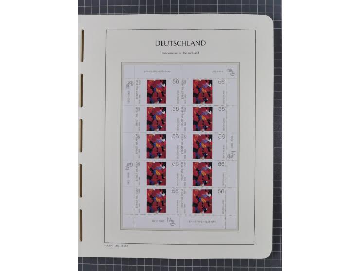 1949/2024, umfangreiche postfrische und zusätzlich teils gestempelte Sammlung in über 100 Vordruckalben und hunderten losen B