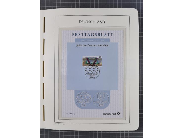 1949/2024, umfangreiche postfrische und zusätzlich teils gestempelte Sammlung in über 100 Vordruckalben und hunderten losen B