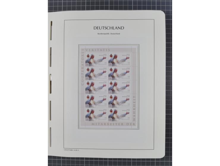 1949/2024, umfangreiche postfrische und zusätzlich teils gestempelte Sammlung in über 100 Vordruckalben und hunderten losen B