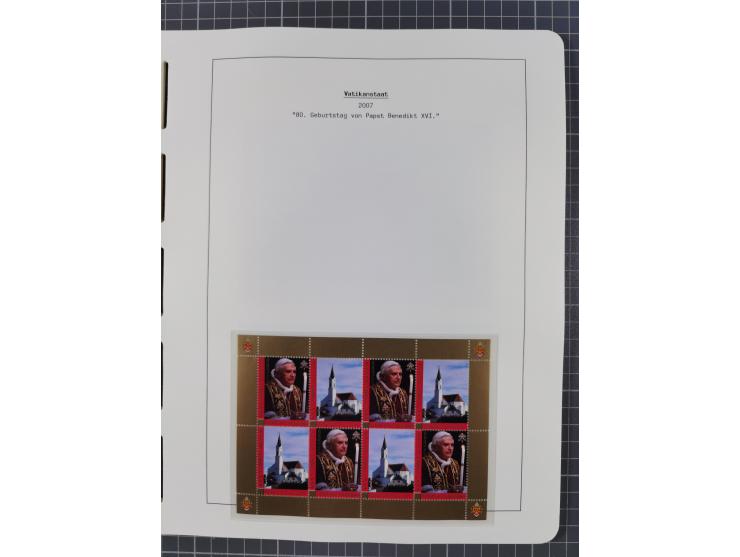 1949/2024, umfangreiche postfrische und zusätzlich teils gestempelte Sammlung in über 100 Vordruckalben und hunderten losen B