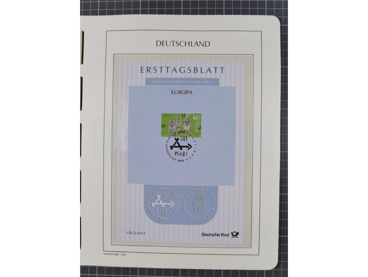 1949/2024, umfangreiche postfrische und zusätzlich teils gestempelte Sammlung in über 100 Vordruckalben und hunderten losen B