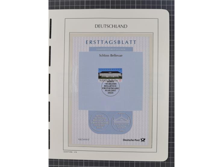 1949/2024, umfangreiche postfrische und zusätzlich teils gestempelte Sammlung in über 100 Vordruckalben und hunderten losen B