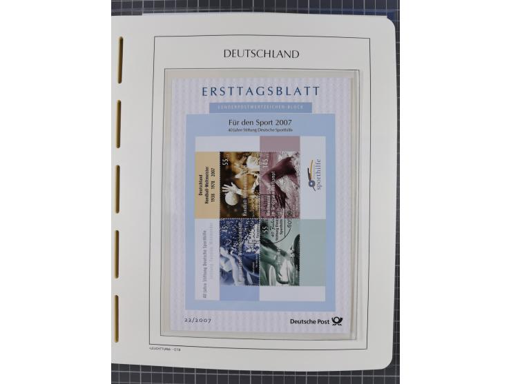 1949/2024, umfangreiche postfrische und zusätzlich teils gestempelte Sammlung in über 100 Vordruckalben und hunderten losen B