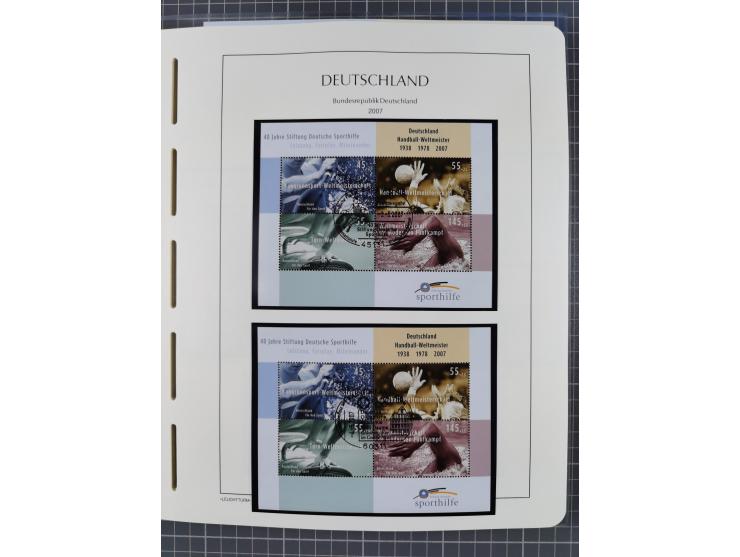 1949/2024, umfangreiche postfrische und zusätzlich teils gestempelte Sammlung in über 100 Vordruckalben und hunderten losen B