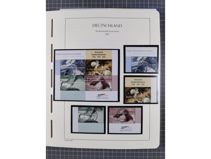 1949/2024, umfangreiche postfrische und zusätzlich teils gestempelte Sammlung in über 100 Vordruckalben und hunderten losen B