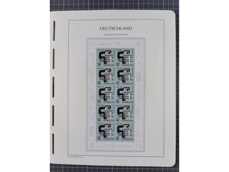 1949/2024, umfangreiche postfrische und zusätzlich teils gestempelte Sammlung in über 100 Vordruckalben und hunderten losen B