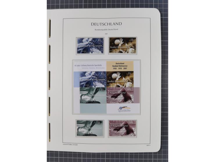 1949/2024, umfangreiche postfrische und zusätzlich teils gestempelte Sammlung in über 100 Vordruckalben und hunderten losen B