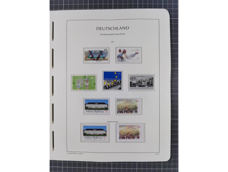 1949/2024, umfangreiche postfrische und zusätzlich teils gestempelte Sammlung in über 100 Vordruckalben und hunderten losen B