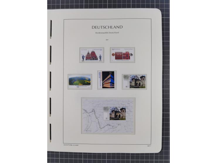 1949/2024, umfangreiche postfrische und zusätzlich teils gestempelte Sammlung in über 100 Vordruckalben und hunderten losen B