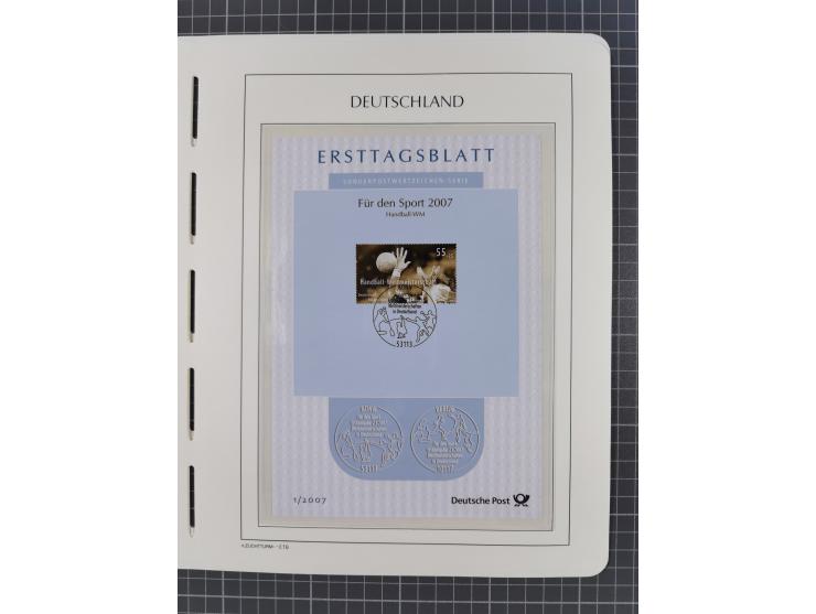 1949/2024, umfangreiche postfrische und zusätzlich teils gestempelte Sammlung in über 100 Vordruckalben und hunderten losen B