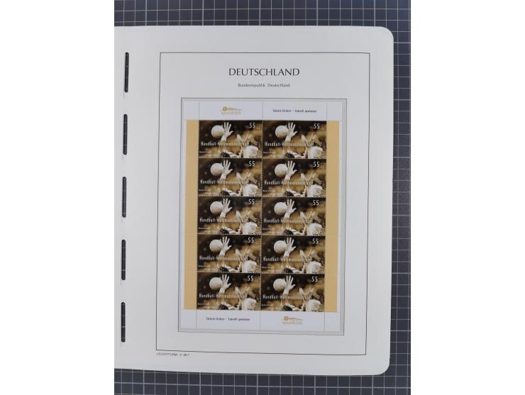 1949/2024, umfangreiche postfrische und zusätzlich teils gestempelte Sammlung in über 100 Vordruckalben und hunderten losen B
