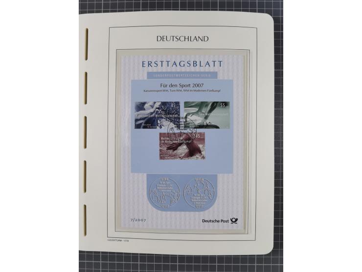1949/2024, umfangreiche postfrische und zusätzlich teils gestempelte Sammlung in über 100 Vordruckalben und hunderten losen B