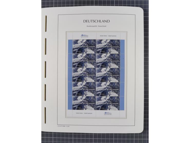 1949/2024, umfangreiche postfrische und zusätzlich teils gestempelte Sammlung in über 100 Vordruckalben und hunderten losen B