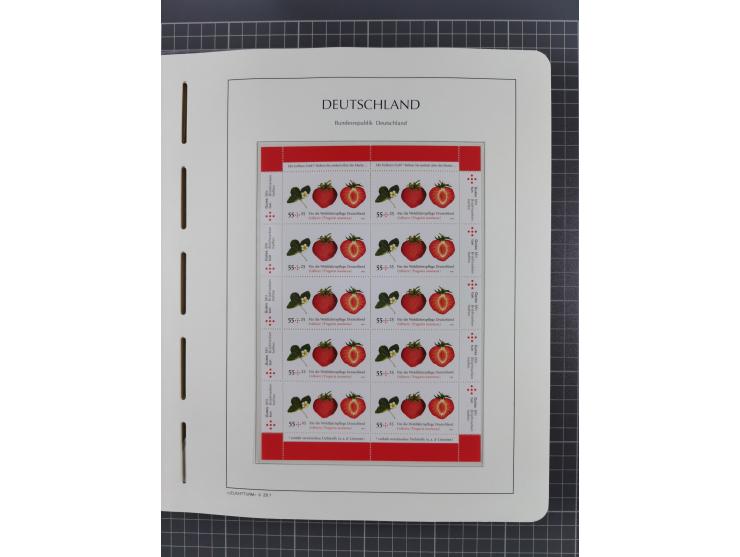 1949/2024, umfangreiche postfrische und zusätzlich teils gestempelte Sammlung in über 100 Vordruckalben und hunderten losen B