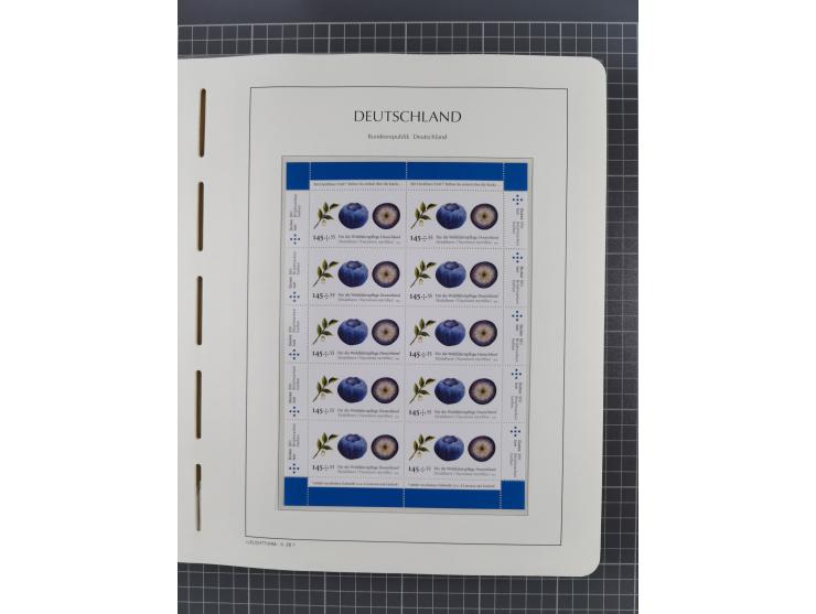 1949/2024, umfangreiche postfrische und zusätzlich teils gestempelte Sammlung in über 100 Vordruckalben und hunderten losen B