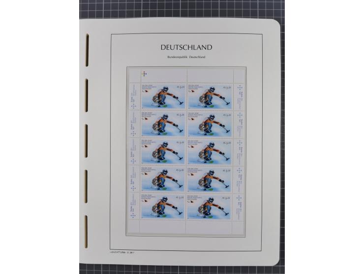 1949/2024, umfangreiche postfrische und zusätzlich teils gestempelte Sammlung in über 100 Vordruckalben und hunderten losen B