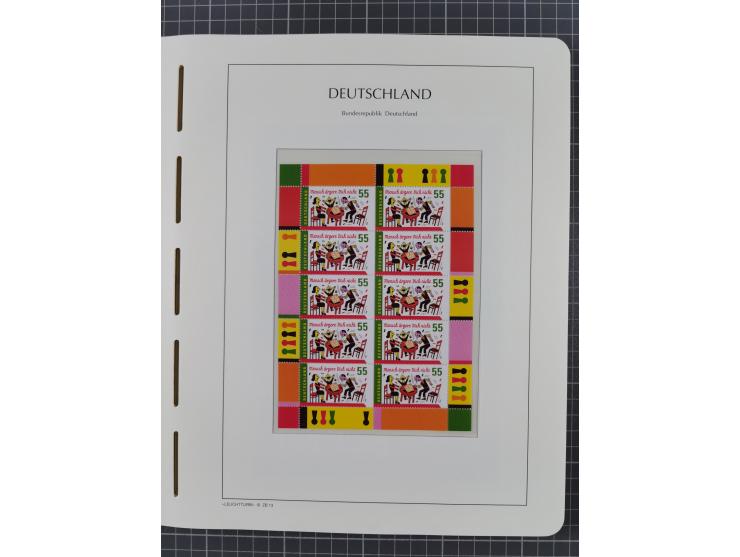 1949/2024, umfangreiche postfrische und zusätzlich teils gestempelte Sammlung in über 100 Vordruckalben und hunderten losen B