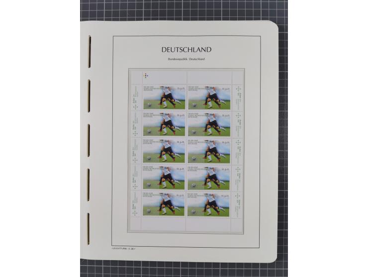 1949/2024, umfangreiche postfrische und zusätzlich teils gestempelte Sammlung in über 100 Vordruckalben und hunderten losen B