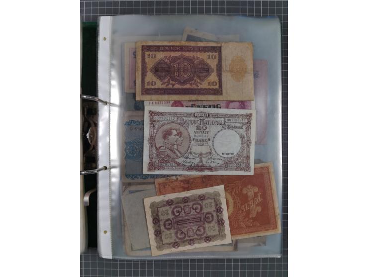 ALLE WELT: 1898/1984 ca., über 300 Banknoten, u.a Deutsches Reich, sowie Notgeld, II-III