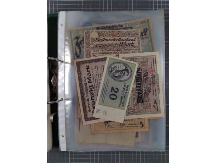 ALLE WELT: 1898/1984 ca., über 300 Banknoten, u.a Deutsches Reich, sowie Notgeld, II-III