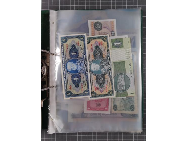 ALLE WELT: 1898/1984 ca., über 300 Banknoten, u.a Deutsches Reich, sowie Notgeld, II-III