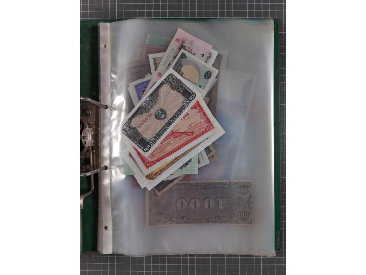 ALLE WELT: 1898/1984 ca., über 300 Banknoten, u.a Deutsches Reich, sowie Notgeld, II-III