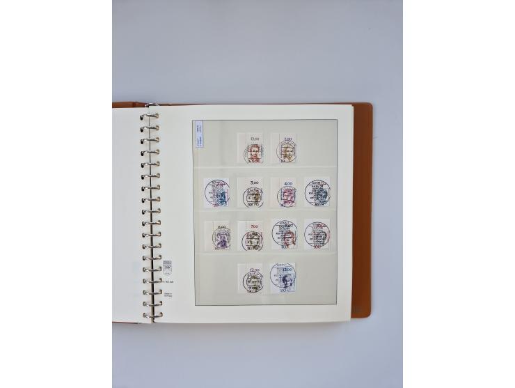 1951/2023, reichhaltiger postfrischer/ungebrauchter und gestempelter Sammlungsbestand mit Viererblocks, Bogenecken, Oberrands