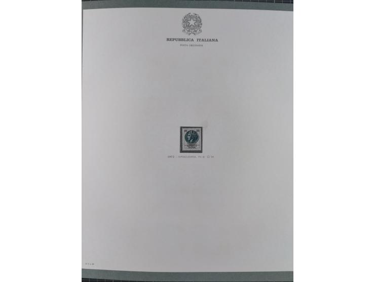 1945/1980, mostly mint never hinged collection with only a few unused, including Airmail and Express stamps, some better sets