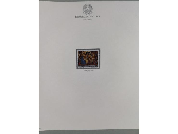 1945/1980, mostly mint never hinged collection with only a few unused, including Airmail and Express stamps, some better sets