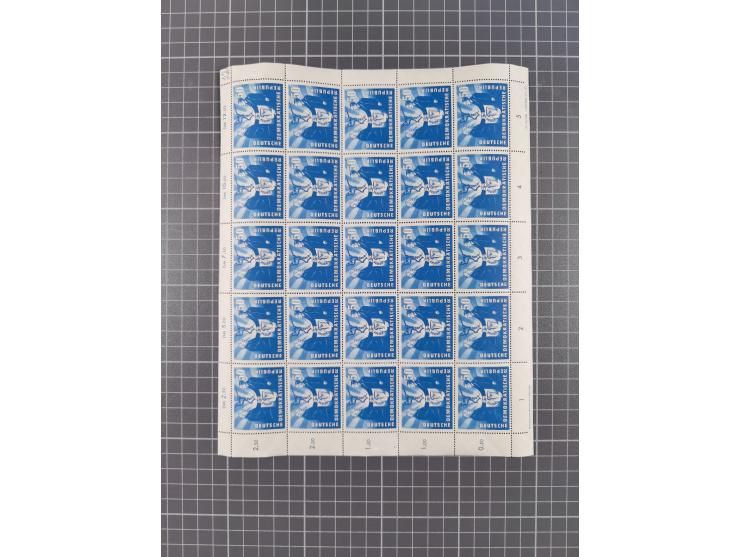 1949/53, postfrische Partie, fast ausschließlich in Bogen teilen und Bogen, dabei Bach (50), Köpfe II (ca. 10), etc.